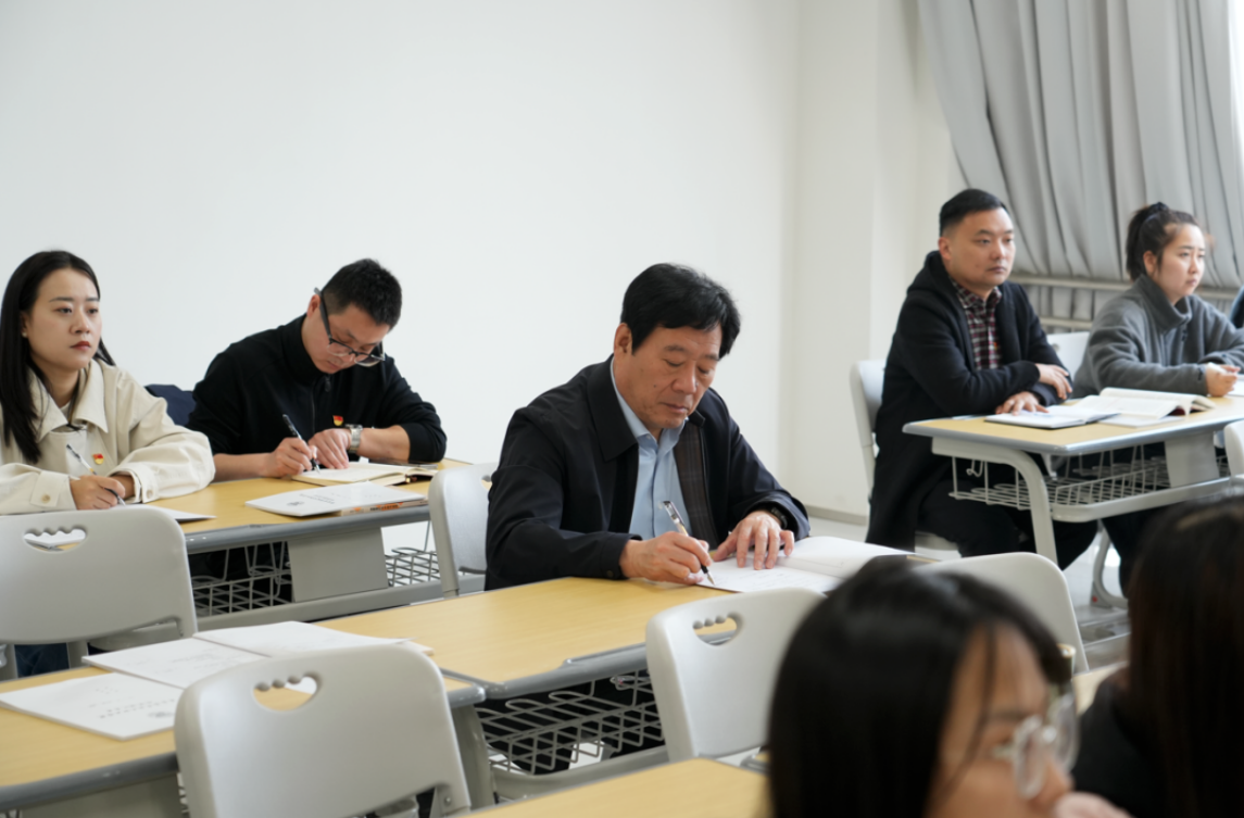 郑立森书记深入教学一线听评思政课
