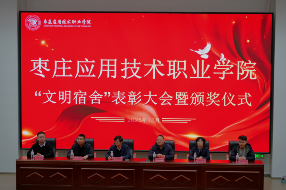 向文明看齐~以后在宿舍都向他们学习！