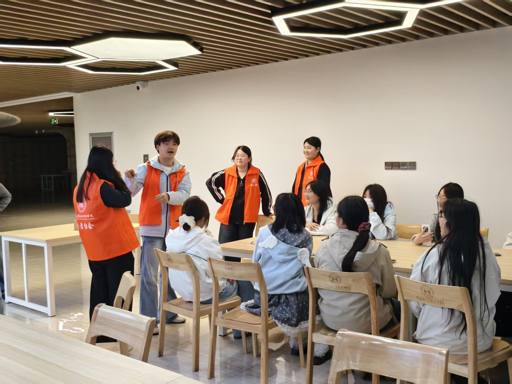 图书馆读者协会与校学生会秘书处联合社团交流活动