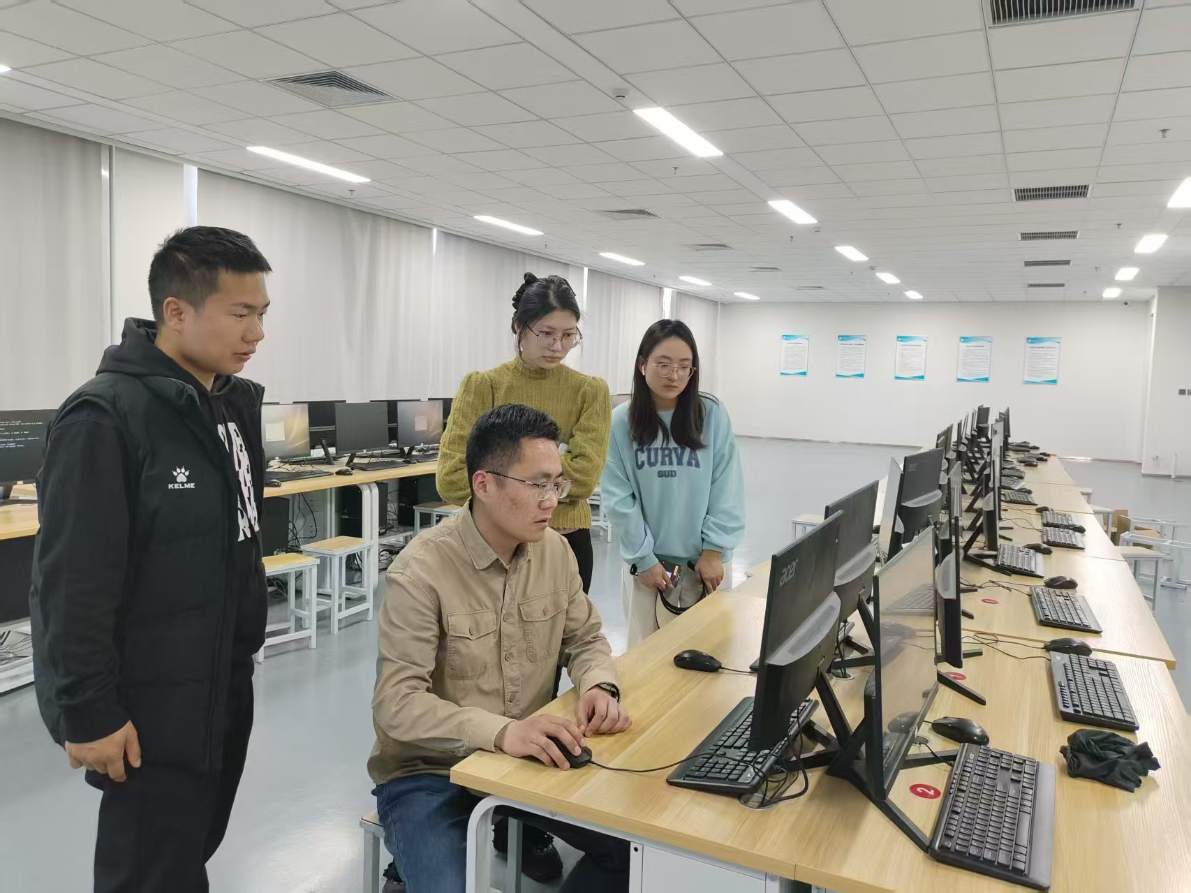 图文信息处开展机房专项运维指导工作