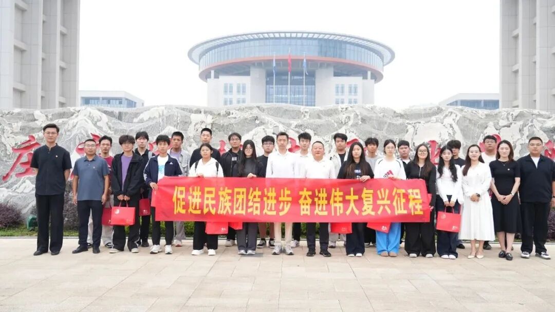 我校开展&ldquo;石榴籽一家亲&rdquo;民族团结进步主题教育暨中秋联谊活动